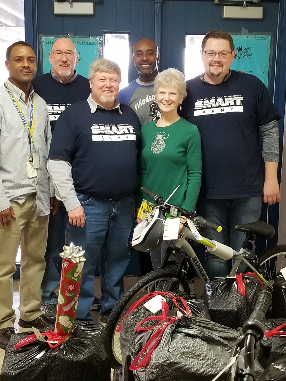 Local 24 members spread holiday cheer by giving back to community
